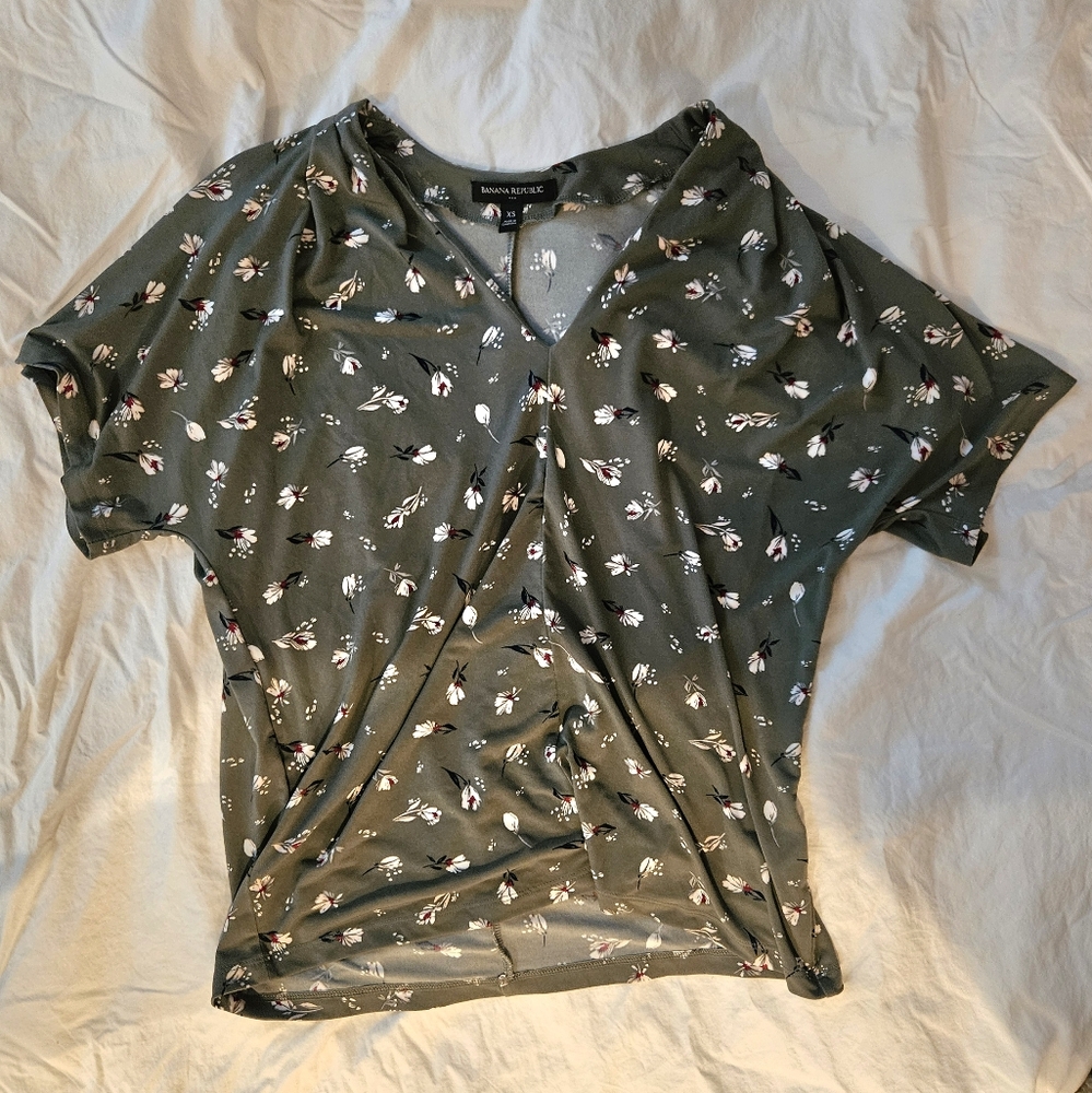 Banana republic green shirt